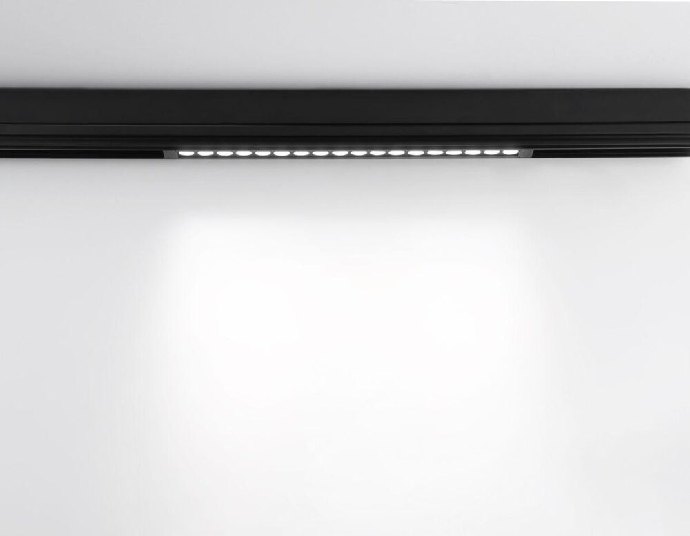 Купить Трековый светодиодный светильник Ambrella Light Track System Magnetic 220V GL1312 по цене 3240 руб.